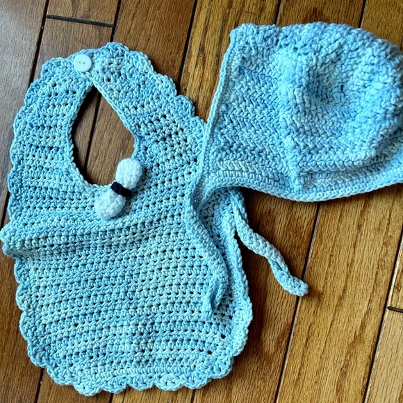 Hand knit bib and bonnet - Picture 2 of 3
